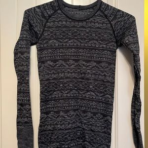 Lululemon long sleeve fitted shirt